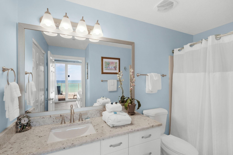Bathroom 4, Twin Palms 402, Bay