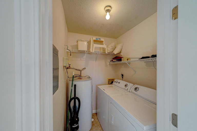 Others 4, 206 White Sandy-pet Friendly, Bay