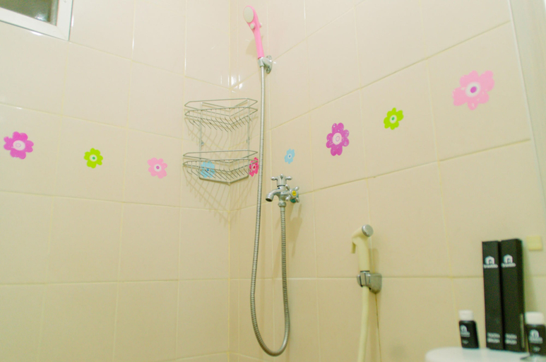 Bathroom 3, Elegant And Modern 2Br At Sunter Park View Apartment, North Jakarta