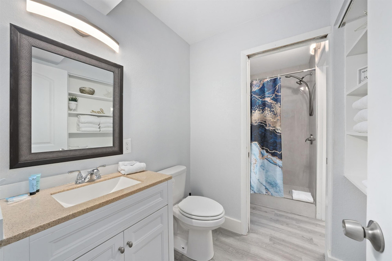 Bathroom, The Summit 626, Bay