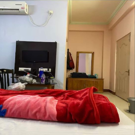 Bedroom 2, Hotel Royal Inn, Gomati