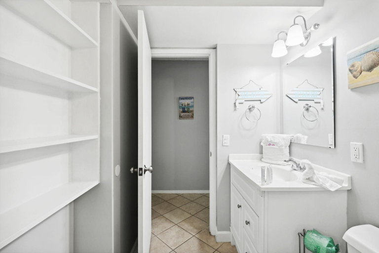 Bathroom 3, The Summit 926, Bay