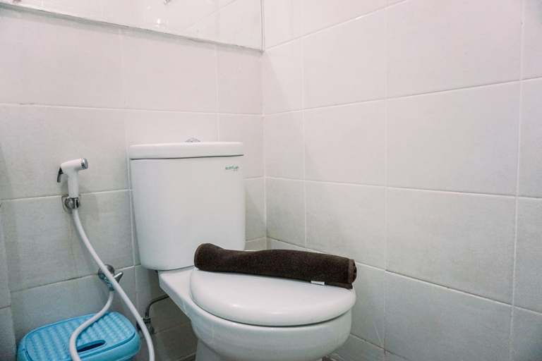 Bathroom 5, Modern Look 1Br Green Bay Condominium Apartment, North Jakarta