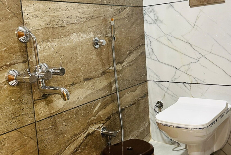Bathroom 4, Hotel Ratnam Palace, West Nimar