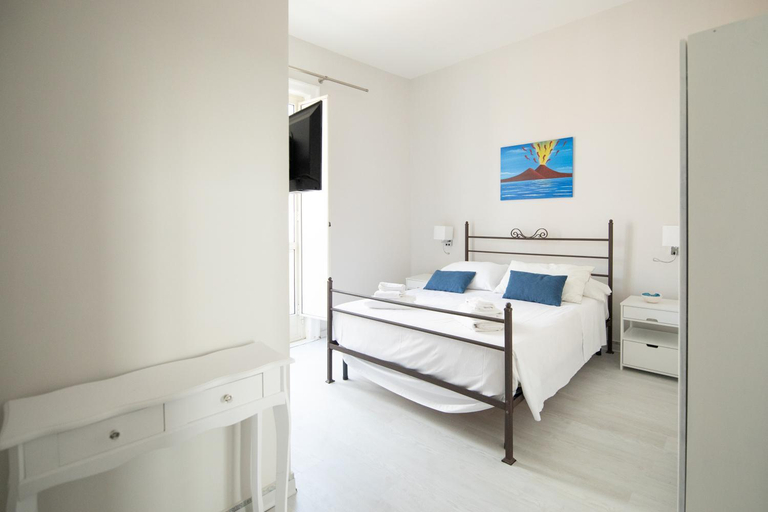 Others 4, EFFE SUITES, Napoli