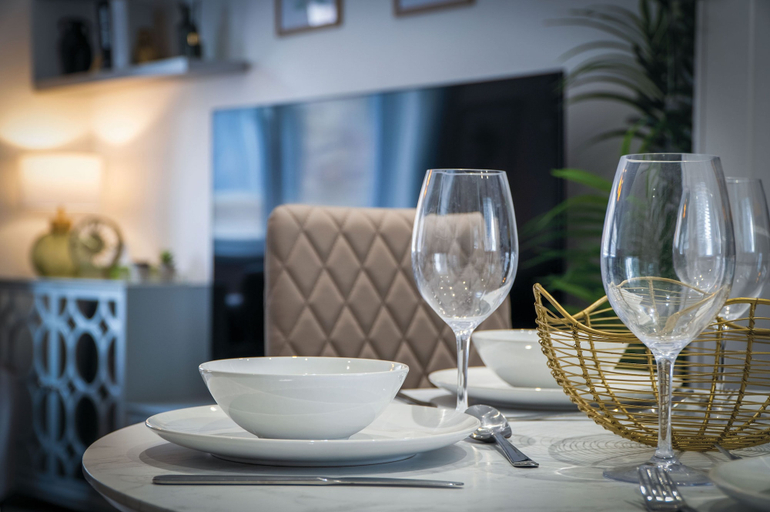Food & Drinks 5, Luxurious Apartment Charlton Mews - 2 Bed - Tenby, Pembrokeshire