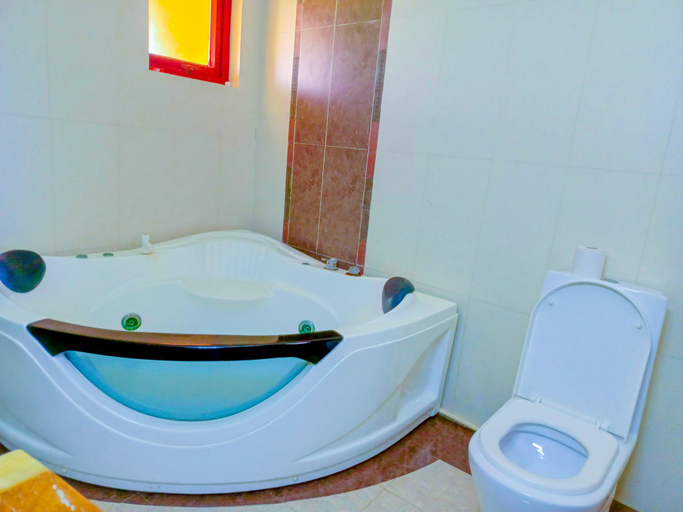 Bathroom 2, Ishara Beachfront Homes And Suites, Kisauni