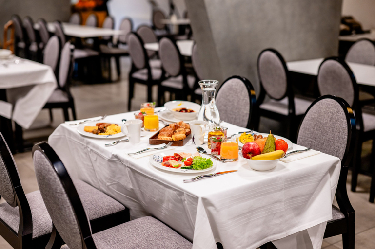 Food & Drinks 5, The Freddie Mercury Hotel, Pays-d'Enhaut