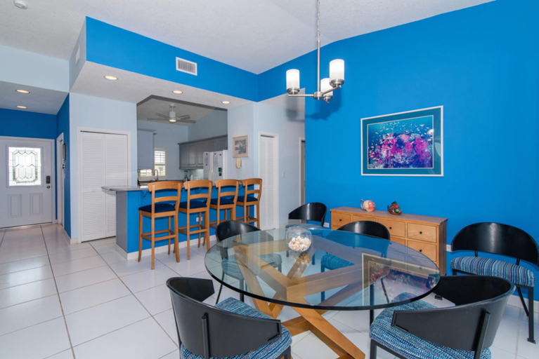 Food & Drinks 5, The Grandview Condos on Seven Mile Beach