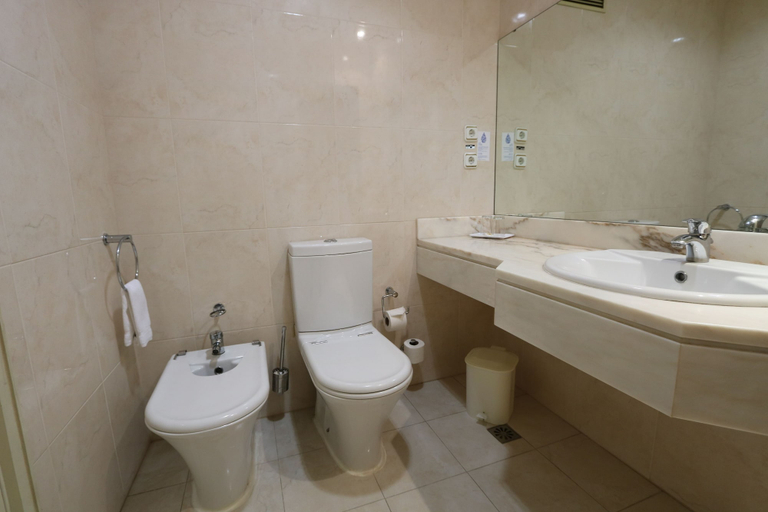 Bathroom 5, Hotel Imperial, Aveiro