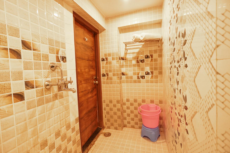 Bathroom 2, Neev Haweli Guest House, Udaipur