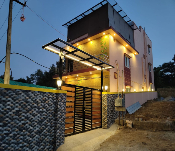Exterior & Views