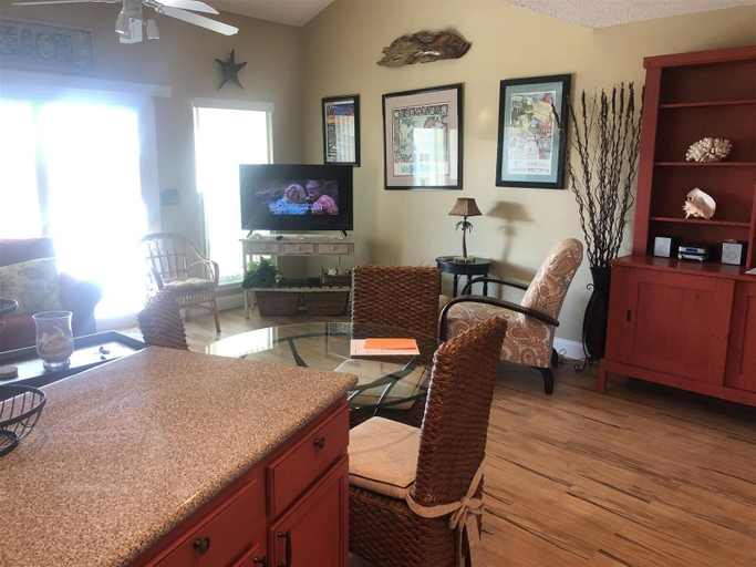 Others 5, 8 E Two Bedroom Condo, Walton