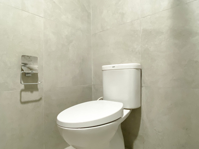 Bathroom 3, Comfort Stay Studio Room Pollux Chadstone Apartment, Cikarang