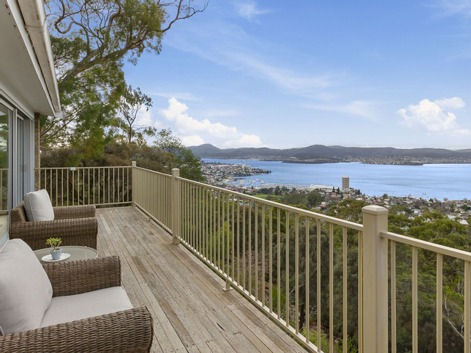 Exterior & Views 4, Spectacular Views - 2 Bedroom House, Hobart
