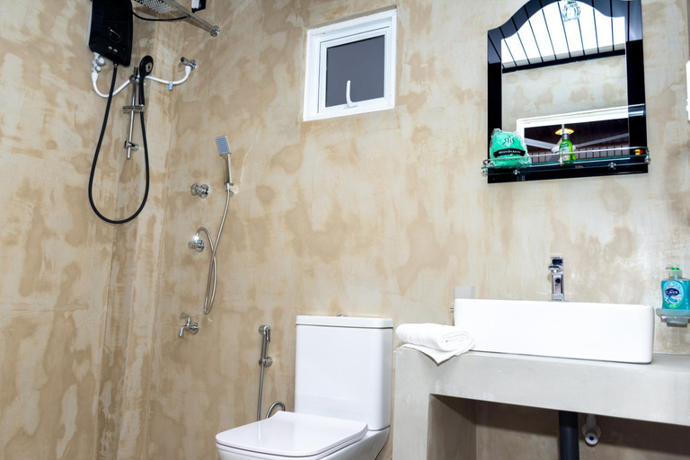 Bathroom 5, Western sky, Negombo