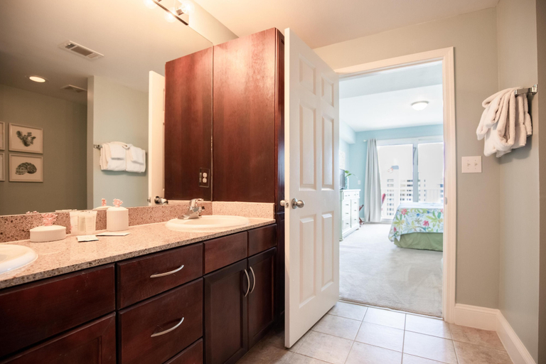 Bathroom 3, Laketown Wharf - 810, Bay