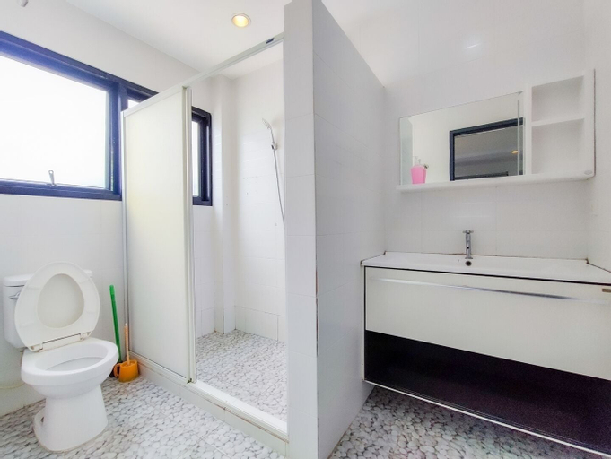 Bathroom 7
