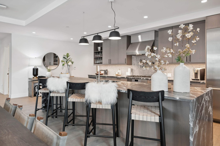 Food & Drinks 4, Frontgate by EWH, Eagle