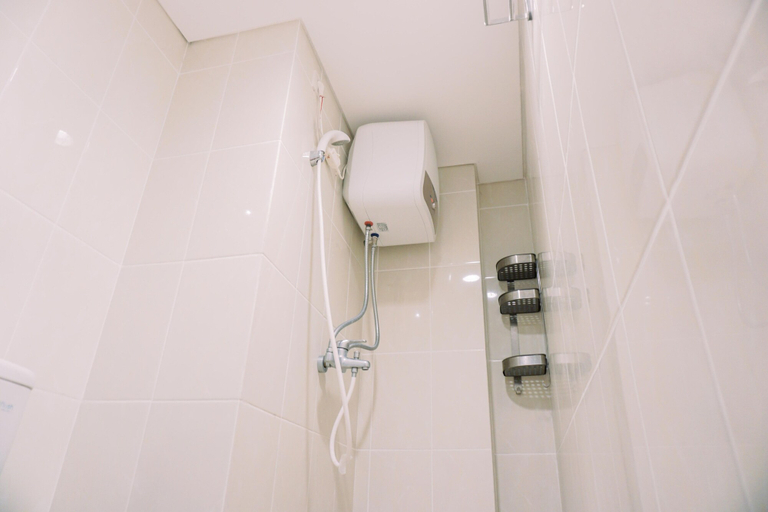 Bathroom 3, Modern Look 2Br Apartment M-Town Residence, Tangerang