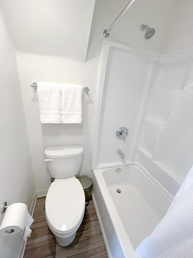 Bathroom 2, Sleepover Downtown Cincinnati 1BD 1BA Apartments, Hamilton