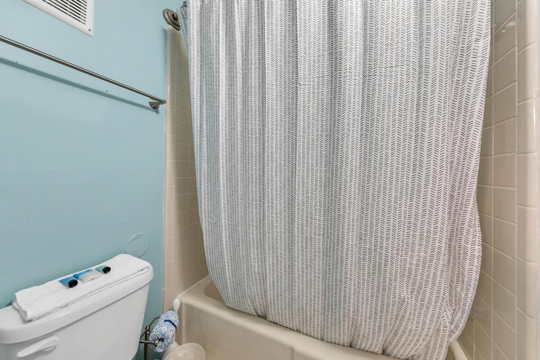 Bathroom 5, The Summit 126, Bay