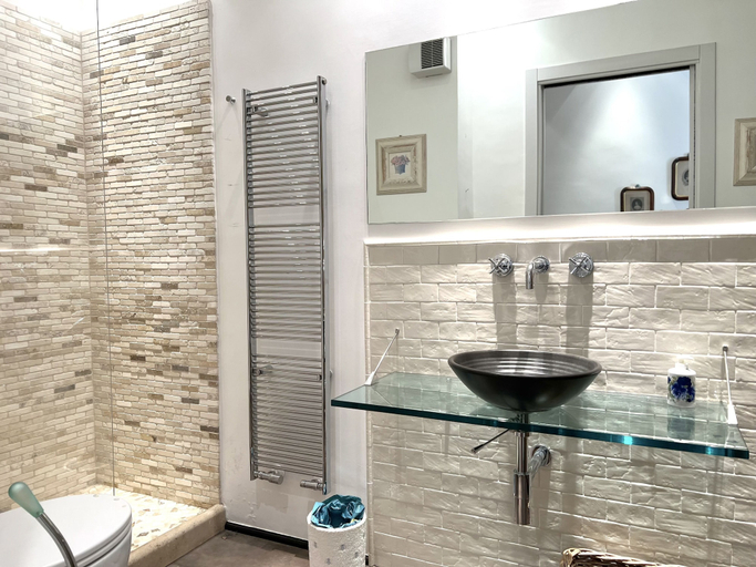 Bathroom 3, Villa Liberty TownHouse, Siena