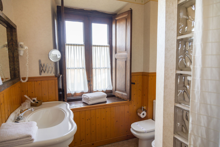 Bathroom 3, Hotel Casona de Hermosa, Cantabria
