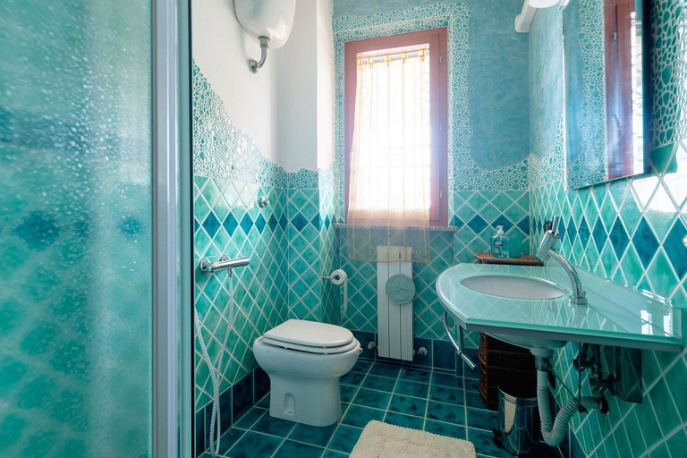 Bathroom 3, Les Chambres, Ancona