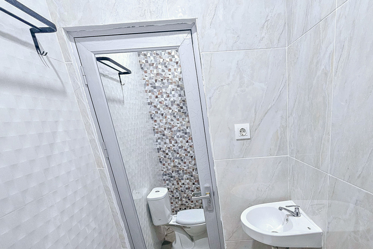Bathroom 3, Hotel Buana Express RedPartner, Bojonegoro