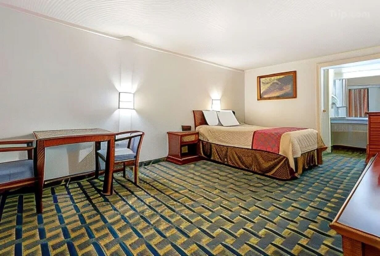 Bedroom 2, Hilliard Motor Lodge, Franklin