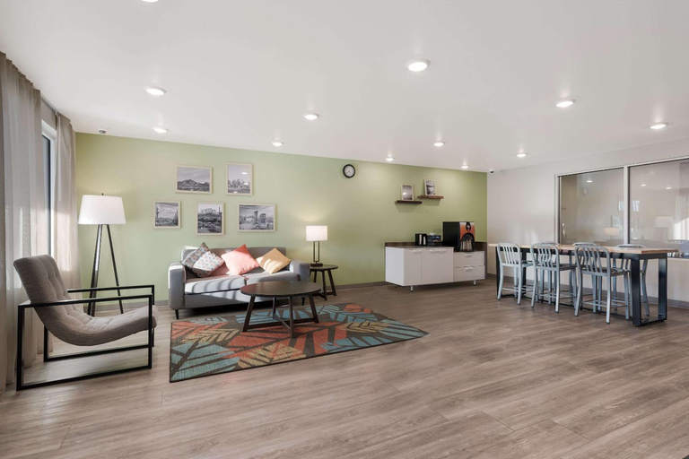 Public Area 3, WoodSpring Suites Phoenix-Deer Valley, Maricopa