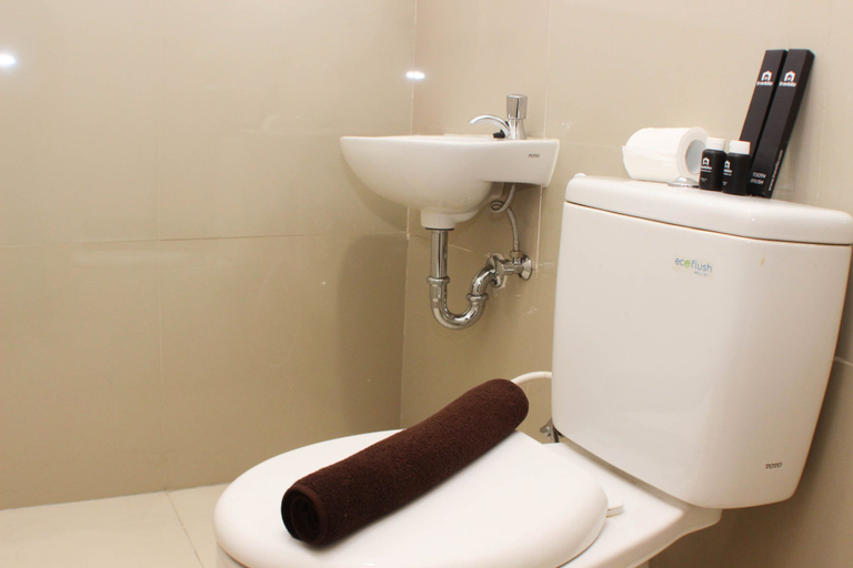 Bathroom 4, Elegant Studio At Azalea Suites Apartment, Cikarang