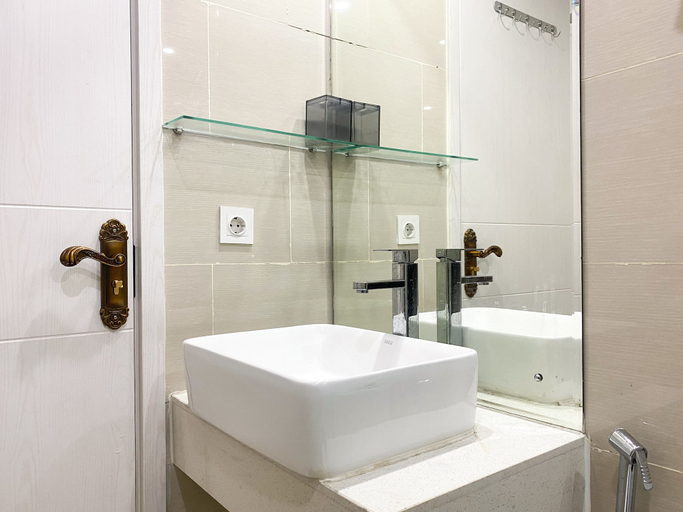 Bathroom 4, Good And Modern 2Br Daan Mogot City Apartment, Jakarta Barat