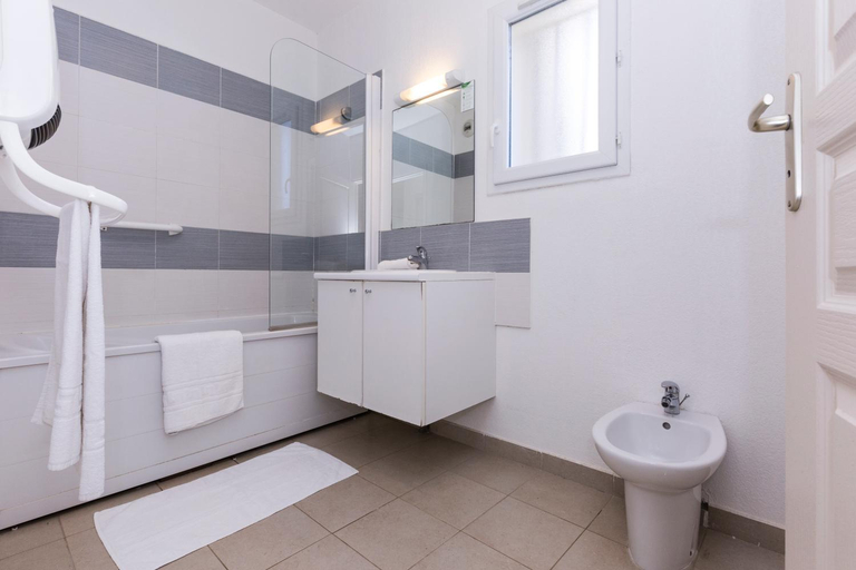 Bathroom, Residence Odalys Acqua Linda, Haute-Corse