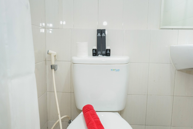 Bathroom 4, Homey 1Br At Signature Park Grande Apartment, Jakarta Selatan