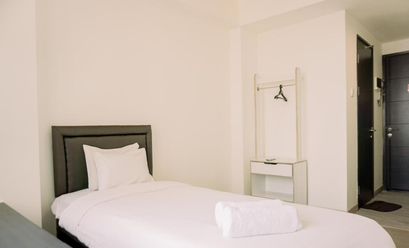 Bedroom 3, Homey And Comfy Studio Collins Boulevard Apartment, Tangerang