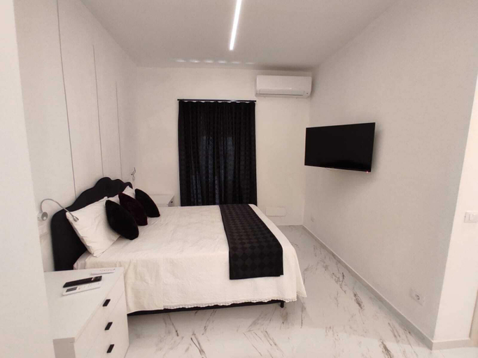 Bedroom 3, B&B Black & White, Foggia
