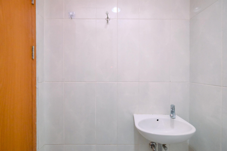 Bathroom 5, Best Deal And Homey Studio Evenciio Margonda Apartment, Depok