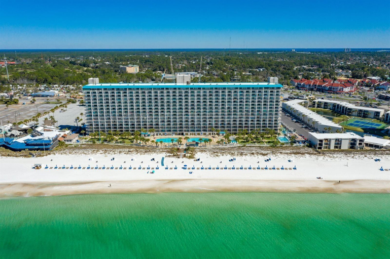 Exterior & Views, The Summit 602, Bay