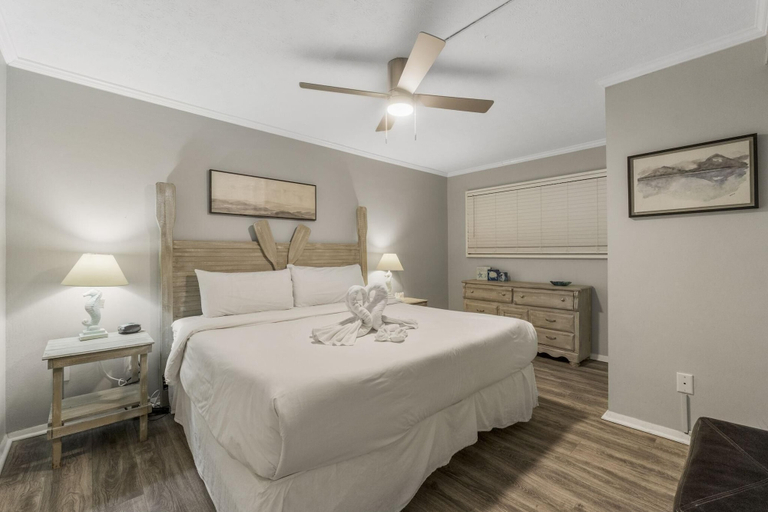 Bedroom 3, The Summit 1216, Bay