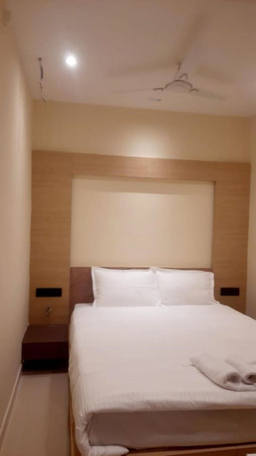 Bedroom 3, Hotel Skyking, North 24 Parganas