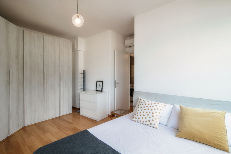 Room 4, Bird's Eye View, Como