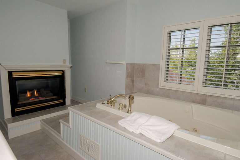 Bathroom 4, Sand Hill On The Lake, Walworth