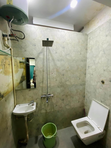 Bathroom 4, Hotel Raghuveera Palace, Ujjain