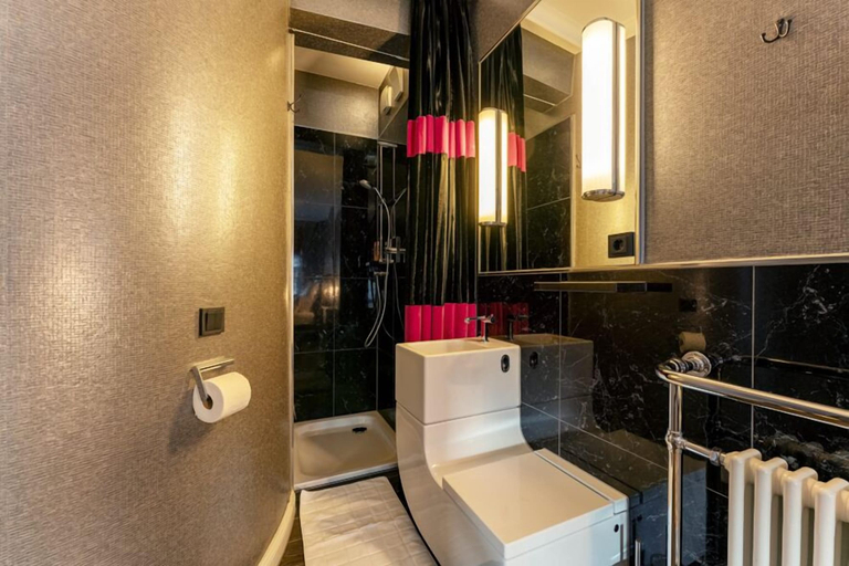 Bathroom 5, La Belle 10 Boutique Hotel, Köln