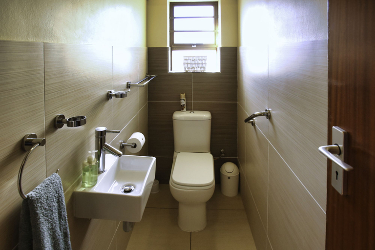 Bathroom 3, Dasklip Langebaan 8-sleeper, West Coast