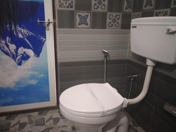 Bathroom 2, Landy Queen, Idukki
