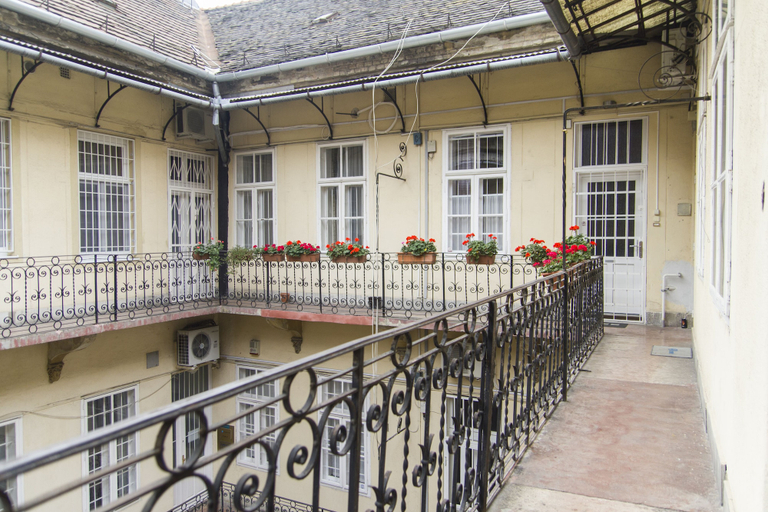 Exterior & Views 2, Lovely Apartment by National Museum, Budapesti