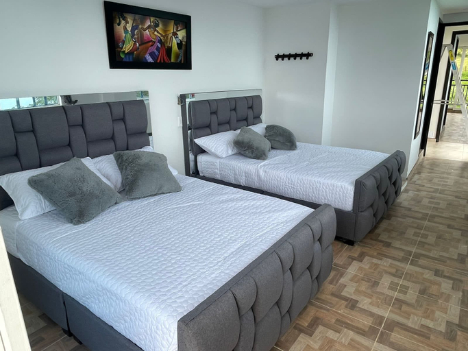 Others, Hotel Piedra Grande, El Colegio